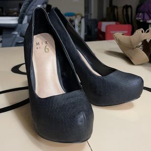 Black snake print heel